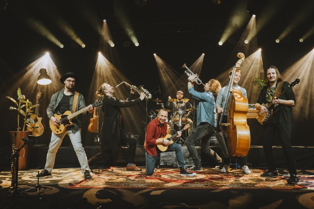 Krak&oacute;w Street Band istnieje od 2014 roku i wykonuje energetyczną mieszankę jazzu, bluesa, folku i country