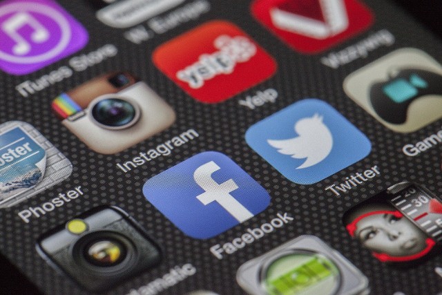 Firmy dostrzegają potencjał drzemiący w mediach społecznościowych. Według najnowszej analizy GUS „Społeczeństwo informacyjne w Polsce w 2021 r.”, w ubiegłym roku już ponad 40 proc. polskich firm korzystało z przynajmniej jednego z mediów społecznościowych.