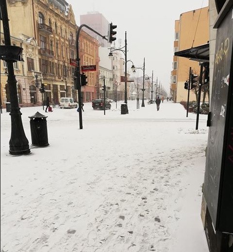 Śnieg sparaliżował Łódź! Zamknięto m.in. tunel trasy W-Z. Służby miejskie nie popisały się [FILM, zdjęcia]