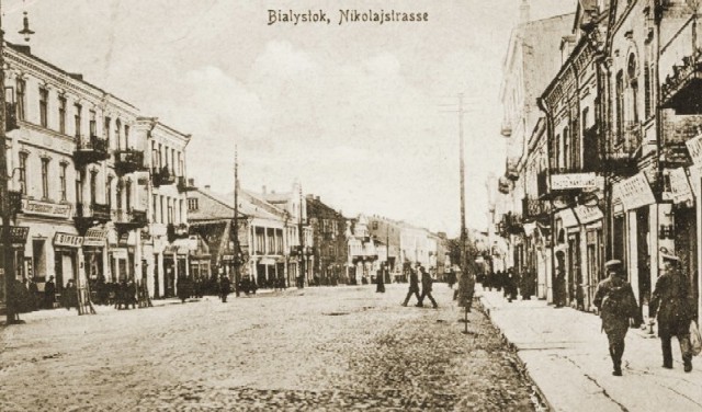 Po  prawej stronie kamienica Cecylii Bermanowej w 1916 r.