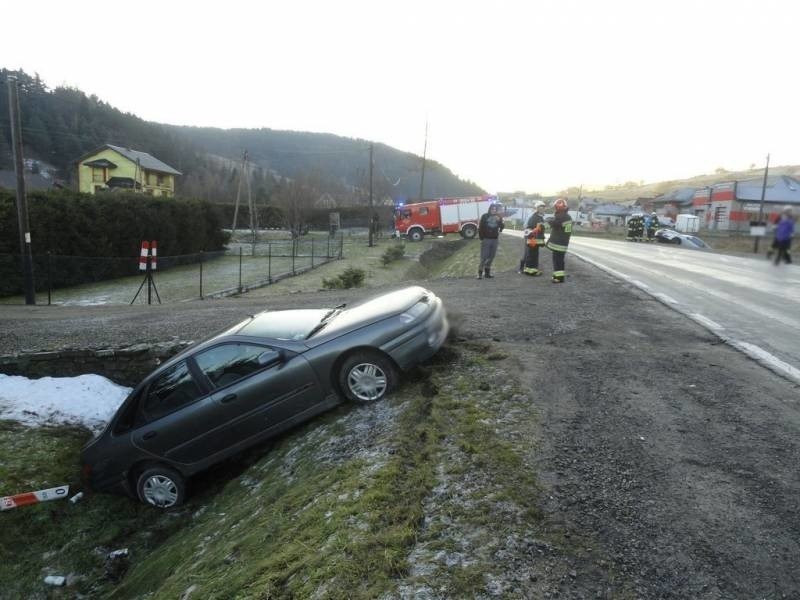 Dk 75. Porzucili Auta, Które Wpadły Do Rowów W Nowej Wsi I Udali Się Do Domów [Zdjęcia] | Dziennik Polski