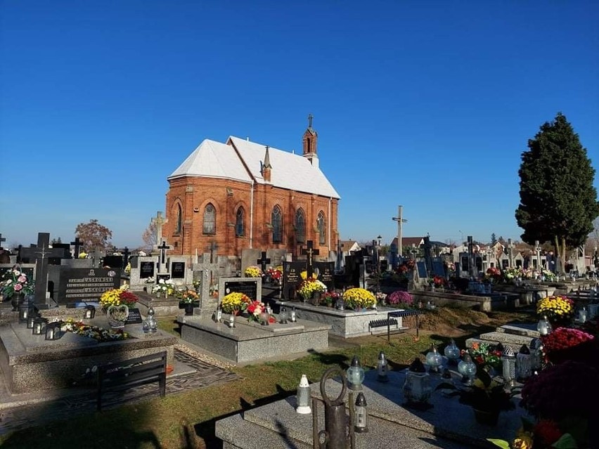 Cmentarz w Czerwinie tuż przed dniem Wszystkich Świętych 2021. Zobaczcie zdjęcia