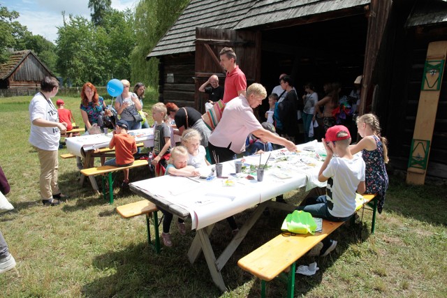 "Trzmielowisko" - piknik ekologiczny w opolskim skansenie w Bierkowicach.
