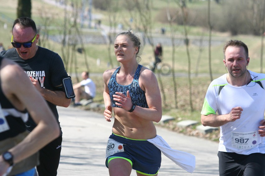 Biegli w niedzielę nad Zalewem Zemborzyckiem. To ostatni bieg z cyklu "Cztery Dychy do Maratonu" [DUŻO ZDJĘĆ]