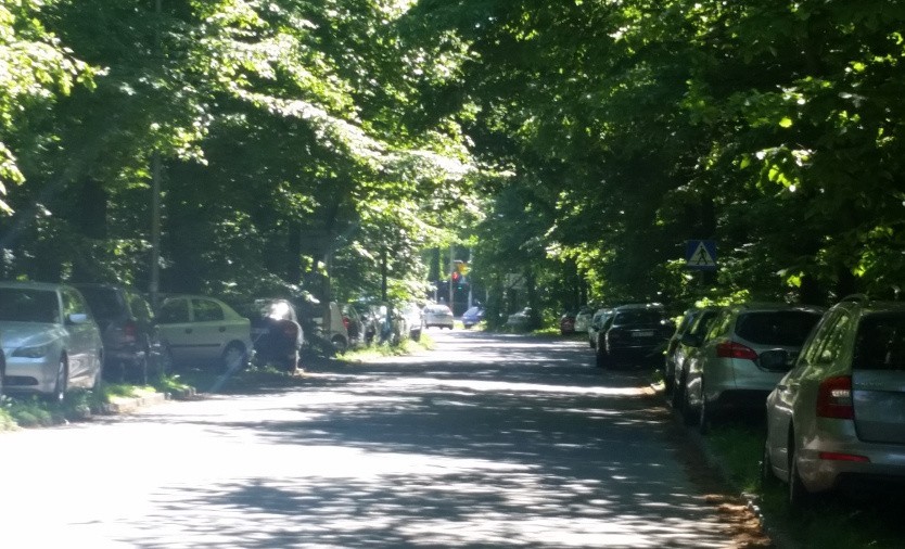 Basen wyremontowali, tylko o parkingach zapomnieli 