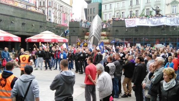 Manifestacja narodowców przeciwko uchodźcom i imigrantom na...