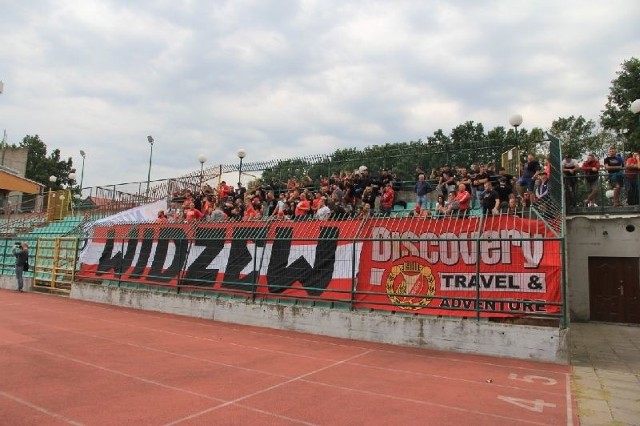 Łodzianie pokonali w Legionowie - Legionovię 2:0, po bramkach Konrada Gutowskiego i Marcina Robaka. Mecz obserwowała dwójka prezesów: PZPN - Zbigniew Boniek i Widzewa - Martyna Pajączek.Prezentujemy bogatą galerię zdjęciową z tego wydarzenia autorstwa - Dariusza Kurowskiego.Zobacz zdjęcia na kolejnych slajdach 