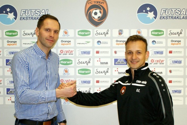 Cleverson Pelc z prezesem FC Toruń Patrykiem Stasiukiem.