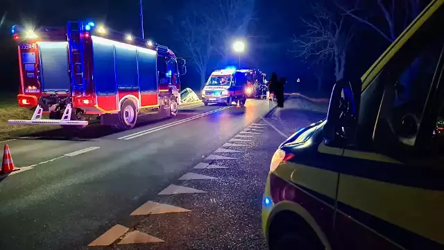 Na trasie Lipnica-Wąbrzeźno (przy skręcie na Kurkocin) pojazd osobowy wpadł do rowu. Z treści zgłoszenia wynikało, że w samochodzie znajdowały się dwie osoby poszkodowane, które prawdopodobnie nie żyją.