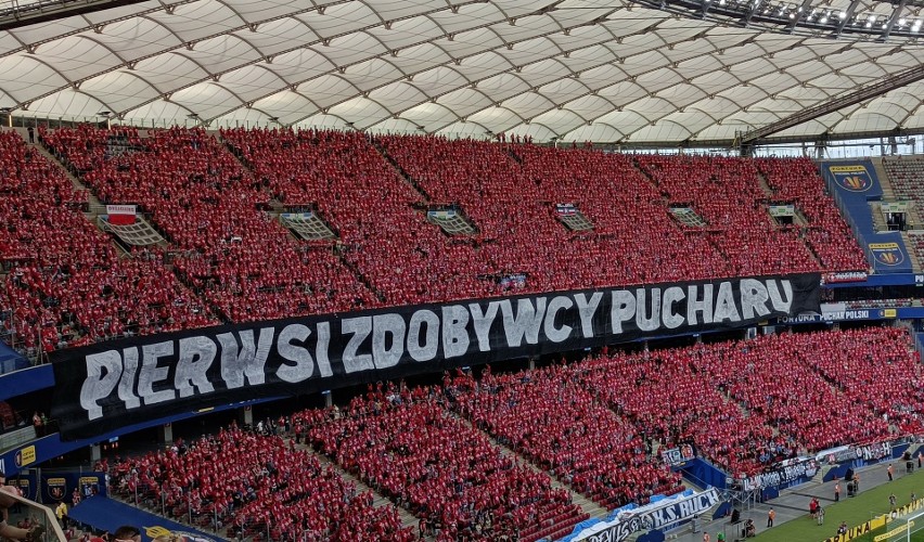 Oprawy kibiców na finale Pucharu Polski Pogoń Szczecin -...