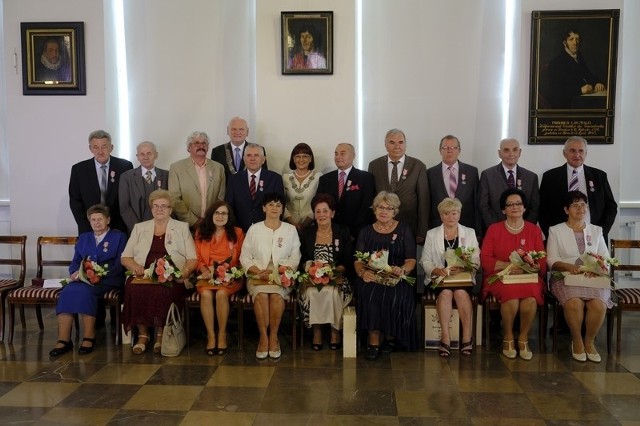W Ratuszu Staromiejskim w Toruniu odbyła się uroczystość wręczenia medali za długoletnie pożycie małżeńskie.Info z Polski - 24 sierpnia 2017.