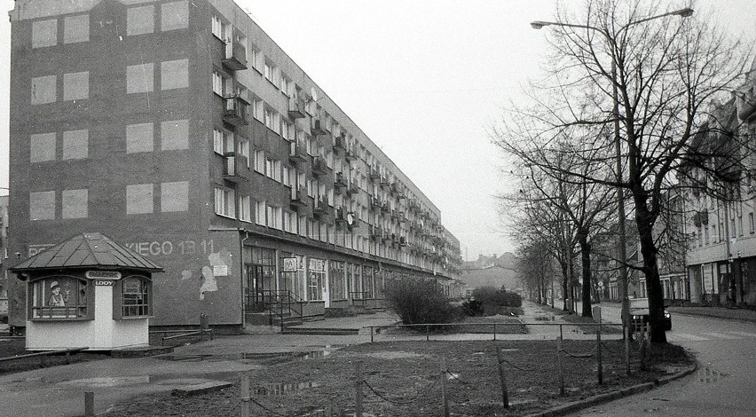 Zobacz, jak wyglądał Białogard w latach 90-tych. Bardzo się...