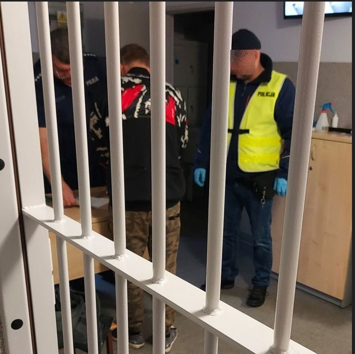 Dwaj sprawcy włamali się do domku letniskowego w Rzgowie, jednego złapano na gorącym uczynku