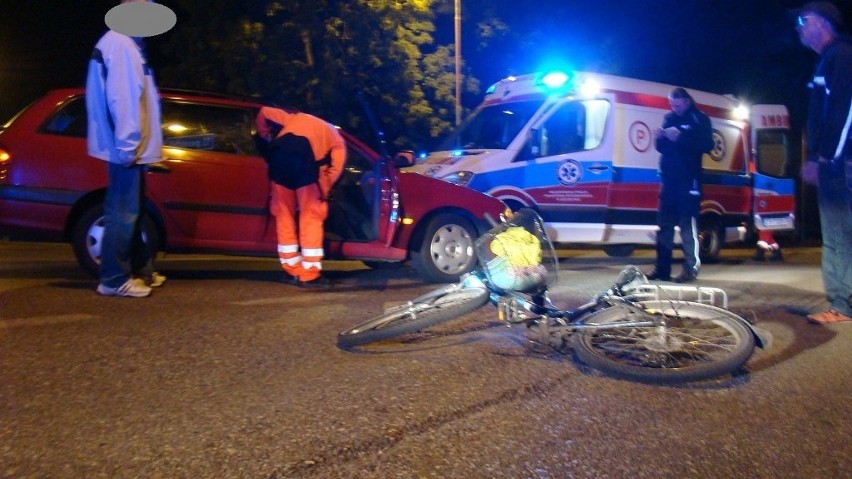 Późnym wieczorem doszło do potrącenia rowerzystki w...