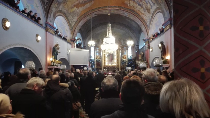 Tłumy na pogrzebie Henryka Kukuczki, bacy ze Stecówki