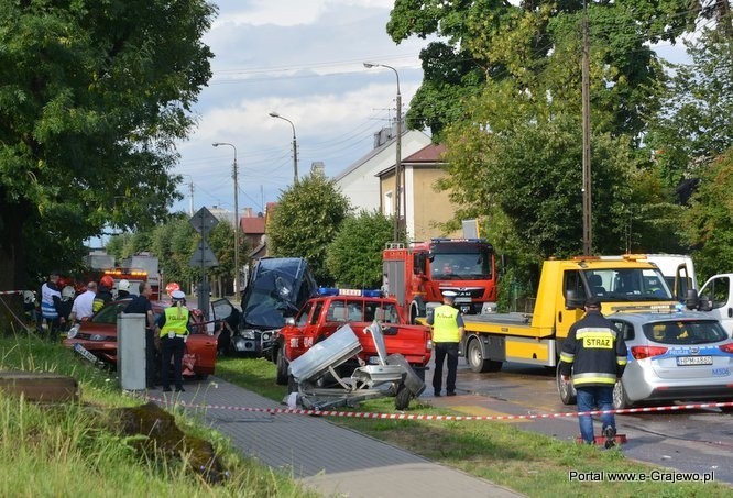 Grajewo. Wypadek na ul. Piłsudskiego. Karambol na ul. Piłsudskiego. Zderzyło się 6 pojazdów (zdjęcia)