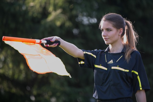Karolina Bojar już jako sędzia piłki nożnej, ale jeszcze jako panna