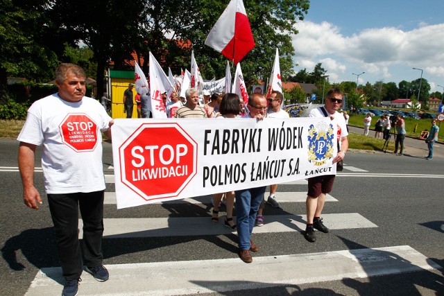 Czerwiec 2016 rok - pracownicy  łańcuckiej Fabryki Wódek blokowali DK nr 4 w proteście przeciw likwidacji ich zakładu pracy