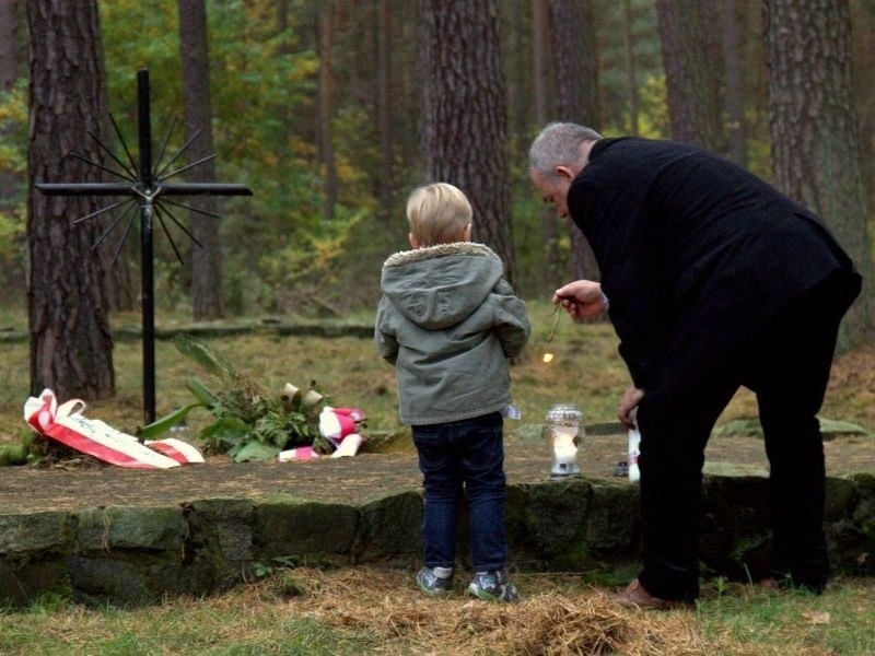 Rożnowice, gm. Rogoźno. W tamtejszych lasach Niemcy...