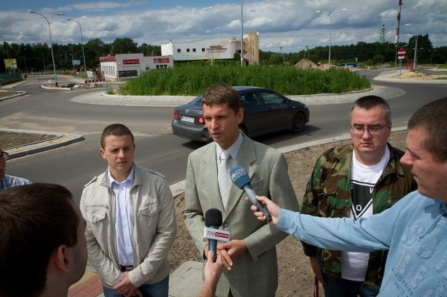 Nowe rondo na Nowym Mieście otwarto na początku lipca. Pojawiła się propozycja, by to miejsce upamiętniało Żołnierzy Wyklętych należących do Armii Krajowej, Narodowych Sił Zbrojnych i Narodowej Organizacji Wojskowej.