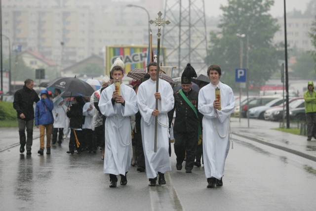 Boże Ciało 2013 w Katowicach na osiedlu Tysiąclecia