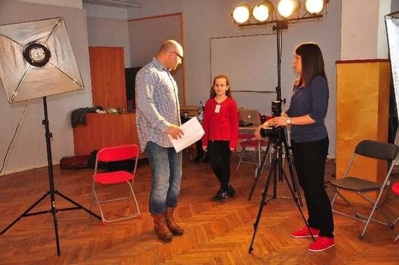 Podczas ostatniego castingu wskazówek aktorom-amatorom udzielali Renata Trybuła i Grzegorz Stolarski z agencji Face Film. Milena słuchała z uwagą.