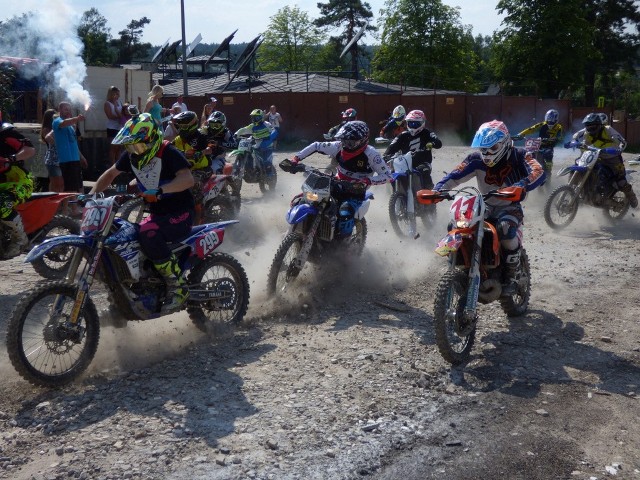 W gminie Masłów nie brakuje fanów motocross. W Wiśniówce będzie wydarzenie łączące ten sport z biegami i kolarstwem.