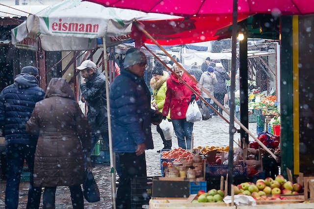 Szersze przejścia między stoiskami na placu Piastowskim przypadły do gustu nie tylko kupującym, ale również samym handlowcom.