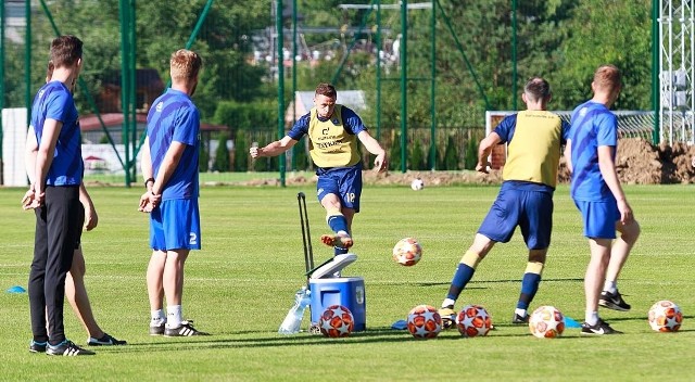 Stal Rzeszów pracuje latem na aż dwóch obozach przygotowawczych. Inni nie mają aż tak dobrze. Poza swój stadion na kilka dni wyjeżdżają jeszcze tylko piłkarze Resovii.