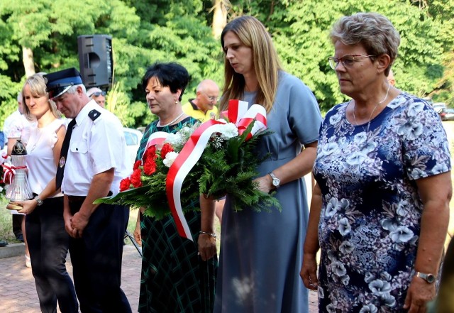 Dla upamiętnienia tragicznych wydarzeń sprzed 79 laty, przed obeliskiem w cebrze odbyła się patriotyczna uroczystość. Więcej na kolejnych zdjęciach