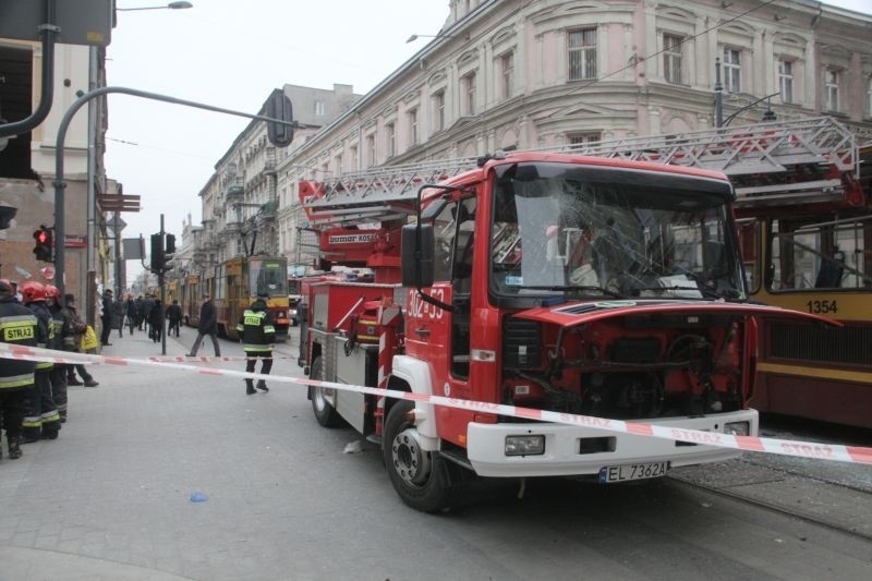 Kierowca i pasażer wozu strażackiego, obaj mają obrażenia...