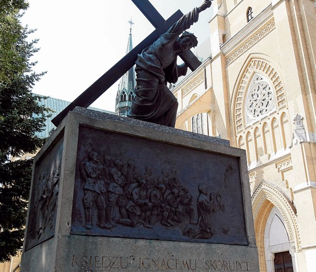 Pomnik poświęcony bohaterskiemu księdzu Ignacemu Skorupce