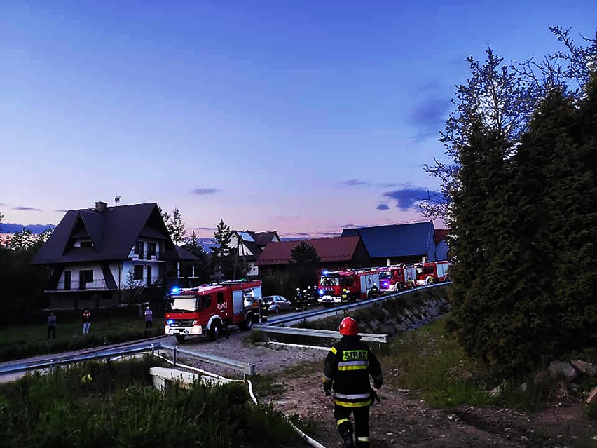 Kto podpalił drewniany dom w Dobrej? Strażacy uratowali budynek!