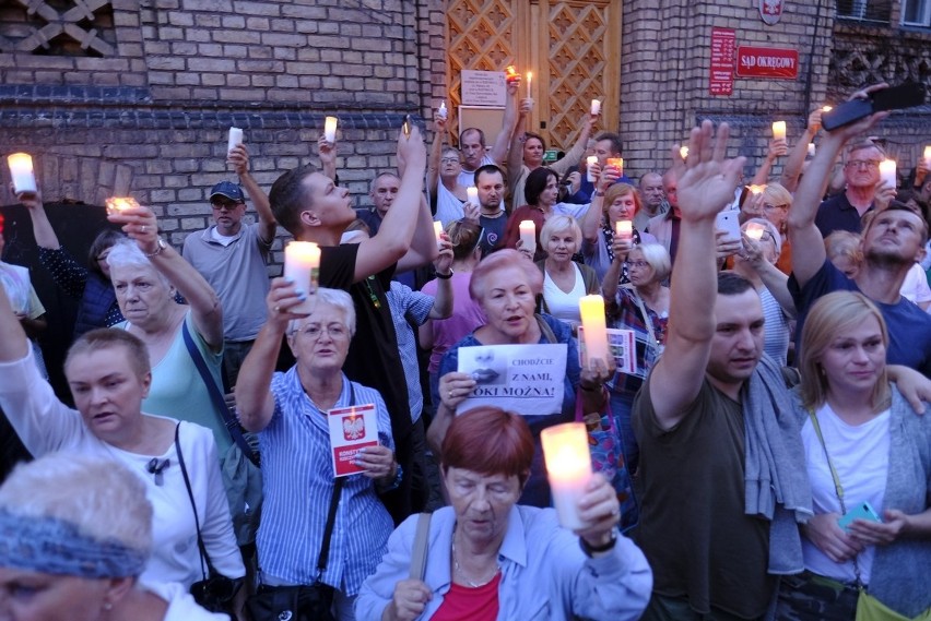 Toruń. Protest po uchwaleniu ustawy o Sądzie Najwyższym...