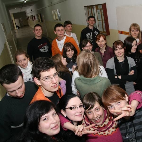 Klasa III D z IV Liceum Ogólnokształcącego imienia Hanki Sawickiej Kielcach, zdobywcy drugiego miejsca w plebiscycie na najsympatyczniejszych maturzystów 2008.