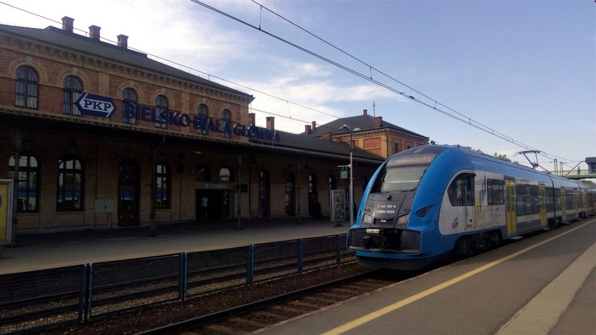 Krótszy czas podróży pociągiem z Bielska-Białej do Katowic. Koniec uciążliwego objazdu i zmiany w rozkładzie jazdy