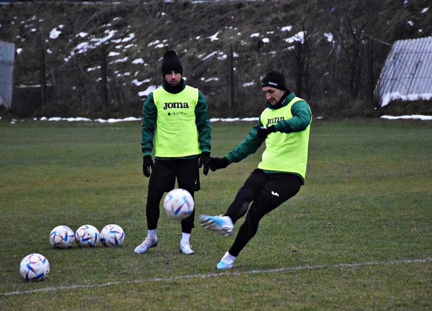 Radomiak Radom zaczyna rundę wiosenną. Trener Mariusz Lewandowski mówi o sytuacji kadrowej, transferach i Kamilu Drygasie 