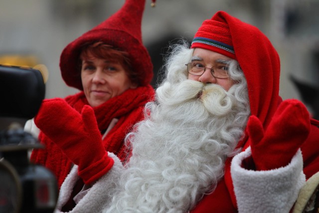 Mikołaj w okresie przedświątecznym może zarobić 20 zł netto za godzinę pracy