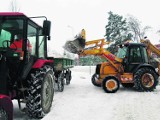 Władze Bytowa i Miastka ugięły się pod presją kierowców. Śnieg wywożą przyczepami