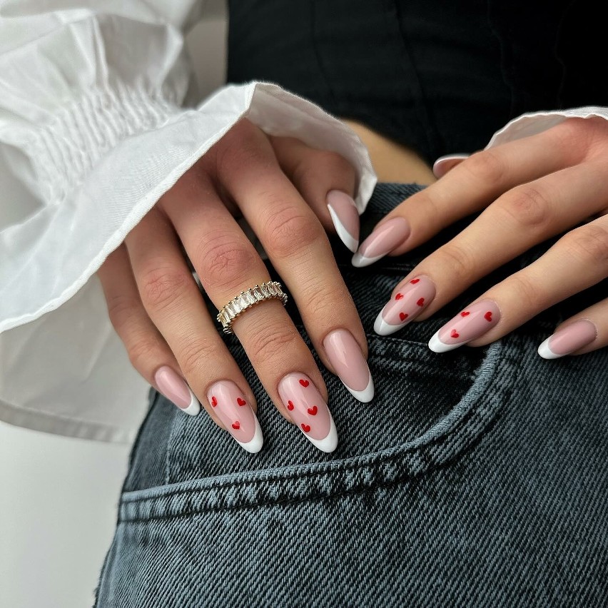 Modny manicure na święto zakochanych od lubelskich stylistek. Propozycje paznokci na walentynki 2024