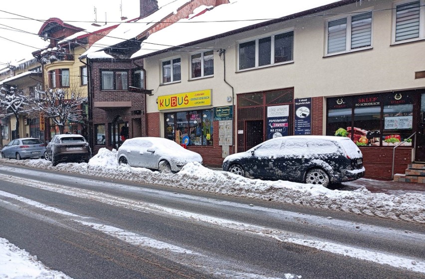 Proszowice. Pierwsze od dawna tak duże opady śniegu mocno dały się we znaki