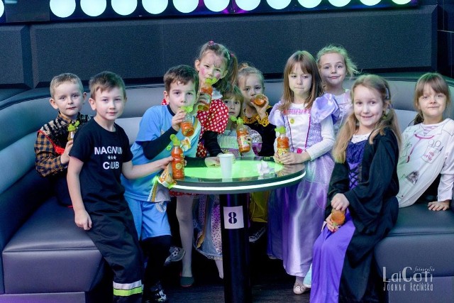 Dzieci z przedszkola nr 4 w Oleśnie bawiły się na balu karnawałowym na dyskotece w Wachowie. Zobacz zdjęcia z tej imprezy.