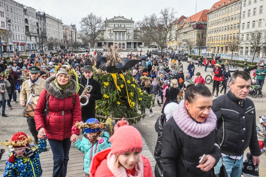 Pogrzeb Zimy wbrew nazwie jest bardzo kolorowym i wesołym...