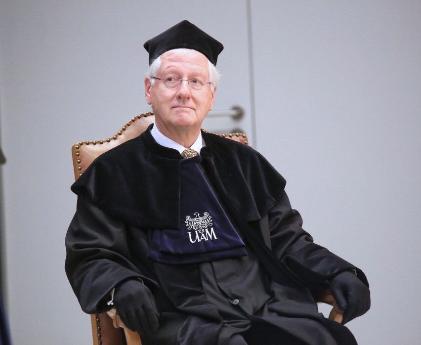 Tytuł doktora honoris causa został przyznany profesorowi dr....