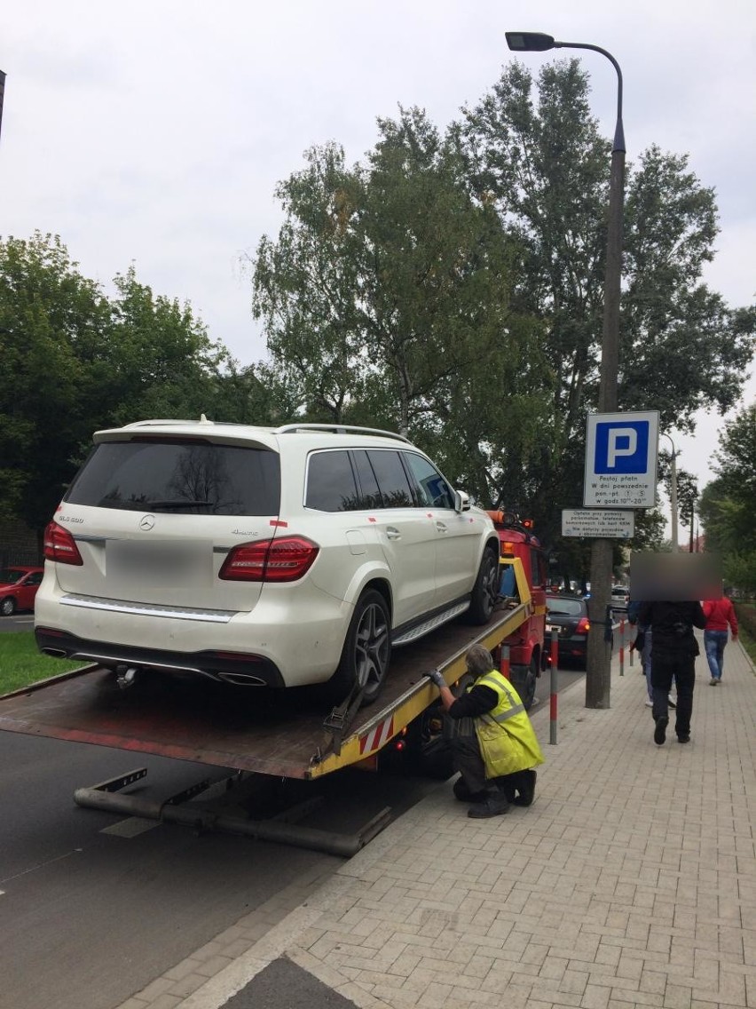 W magazynie na terenie klubu Wisła Kraków policjanci zabezpieczyli papierosy bez akcyzy [ZDJĘCIA]