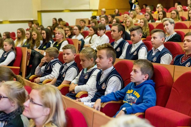 We wtorek w Podlaskim Urzędzie Wojewódzkim, oficjalnie zainauguruwano wielką akcję społeczną "Pola Nadziei", którą prowadzi w naszym województwie Fundacja "Pomóż Im".