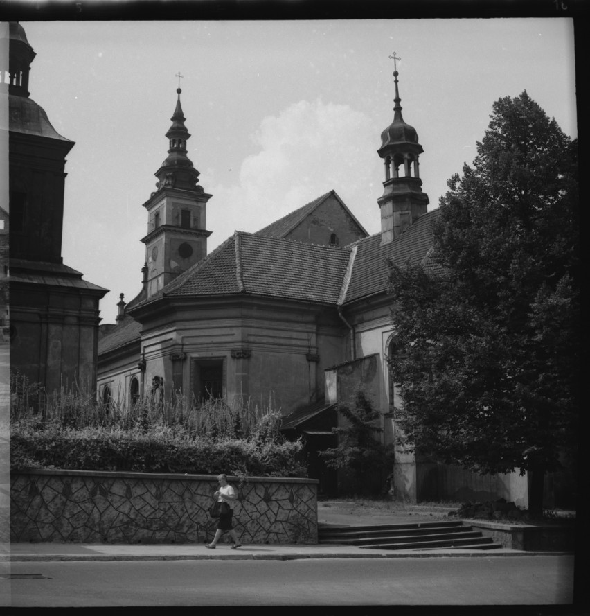 Kościół św. Klemensa i fragment ulicy Sikorskiego