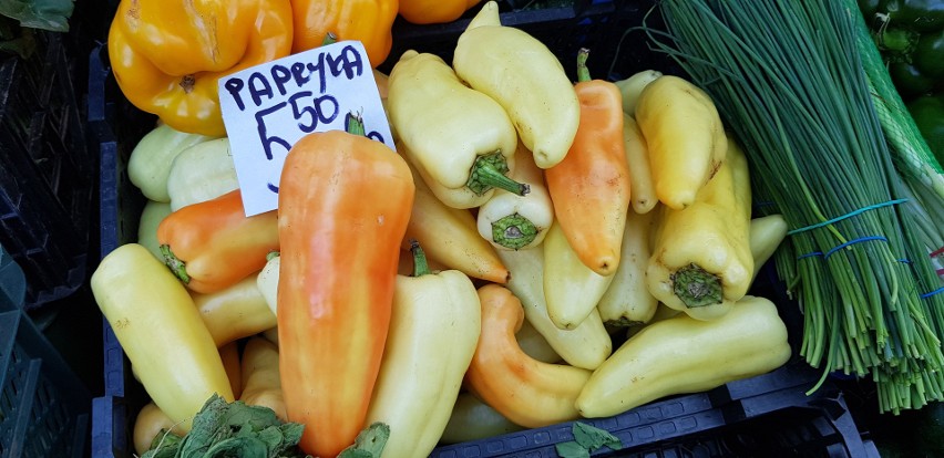Owoce i warzywa potaniały. Sprawdzamy, co opłaca się teraz kupić na targu CENY WARZYW I OWOCÓW SIERPIEŃ 2019