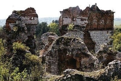 Ruiny zamku "Tenczyn" w Rudnie koło Krzeszowic wymagają natychmiastowego zabezpieczenia i remontu Fot. Piotr Subik