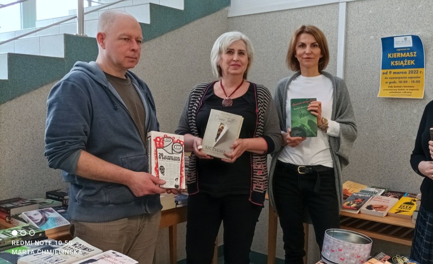 Miejska Biblioteka w Hajnówce prowadzi kiermasz książek. Pieniądze przekazane zostaną na pomoc Ukraińcom